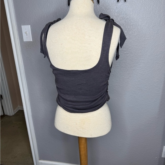Gray Sleeveless Women's Top - Picture 3 of 5
